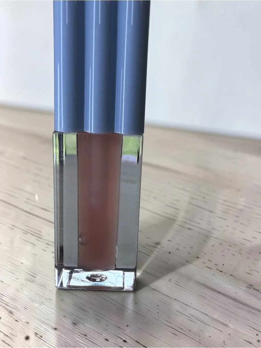 Kosas Gloss in Nude Beige with Lavender Cap